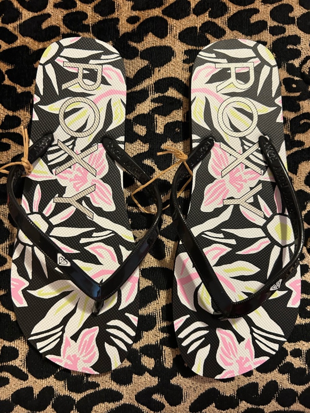 Roxy tropical flower flip flops